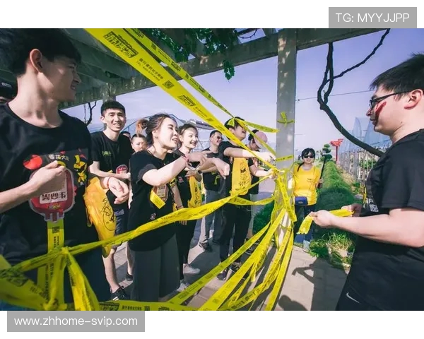 《一群人轮流进行同一动作挑战，究竟谁能坚持到最后赢得胜利》